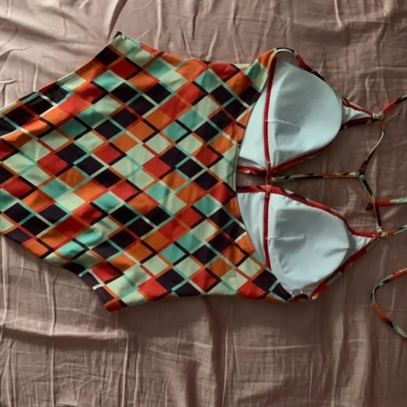 Bathing suits - Picture 3 of 3